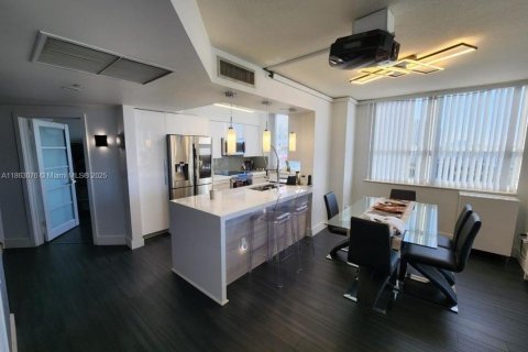 Condo in Aventura, Florida, 2 bedrooms  № 1890328 - photo 1
