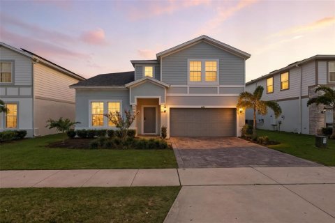 House in Davenport, Florida 8 bedrooms, 374.95 sq.m. № 1856399 - photo 1