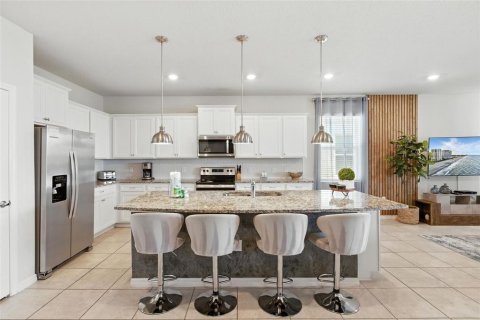 House in Davenport, Florida 8 bedrooms, 374.95 sq.m. № 1856399 - photo 4