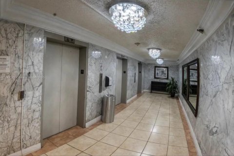 Copropriété à louer à Sunny Isles Beach, Floride: 33.44 m2 № 1850507 - photo 7