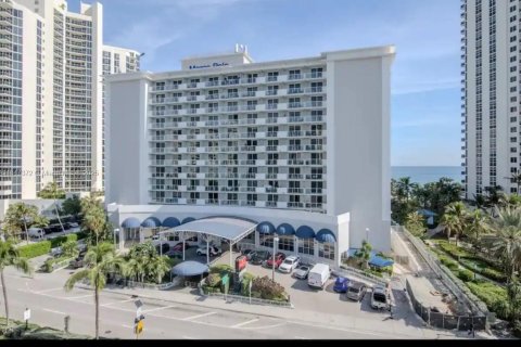 Copropriété à louer à Sunny Isles Beach, Floride: 33.44 m2 № 1850507 - photo 1