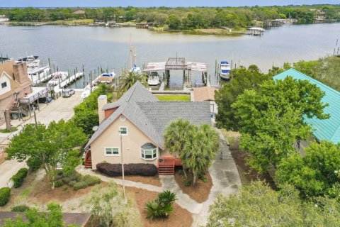 House in Destin, Florida 3 bedrooms, 348.94 sq.m. № 560526 - photo 1