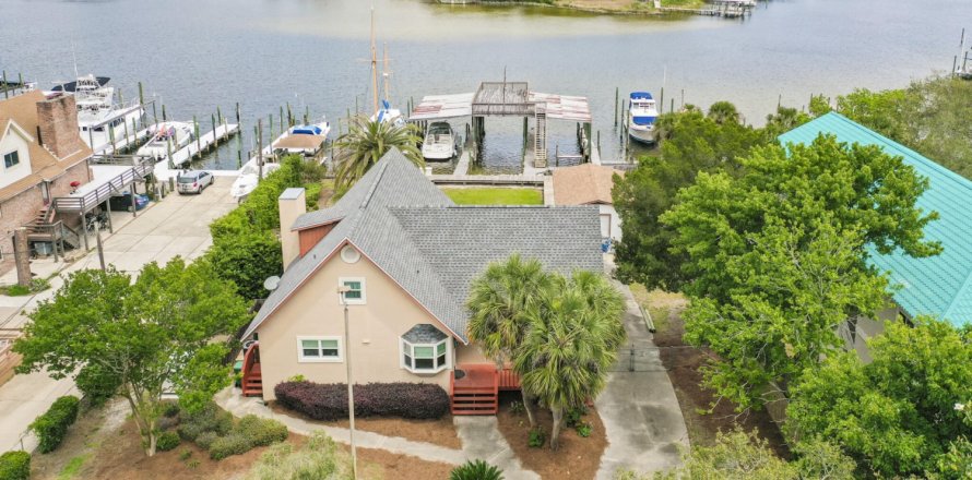 House in Destin, Florida 3 bedrooms, 348.94 sq.m. № 560526