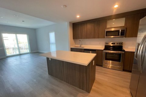 Copropriété à louer à Hollywood, Floride: 1 chambre, 90.67 m2 № 2007470 - photo 8