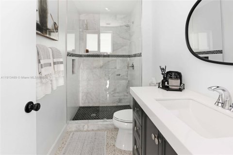 House in Hollywood, Florida 3 bedrooms, 125.6 sq.m. № 1968833 - photo 17
