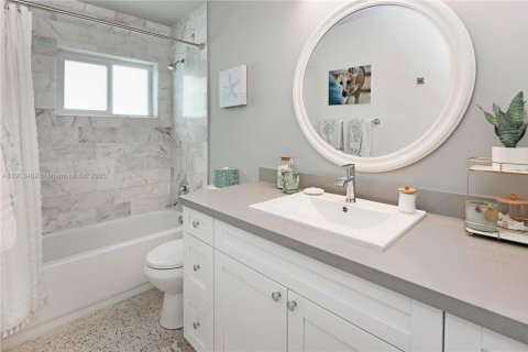 House in Hollywood, Florida 3 bedrooms, 125.6 sq.m. № 1968833 - photo 23