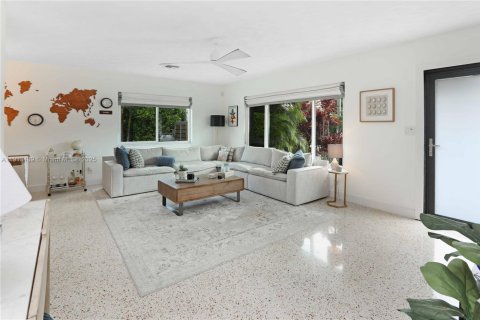 House in Hollywood, Florida 3 bedrooms, 125.6 sq.m. № 1968833 - photo 14