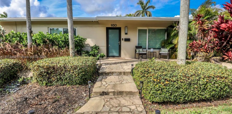 House in Hollywood, Florida 3 bedrooms, 125.6 sq.m. № 1968833