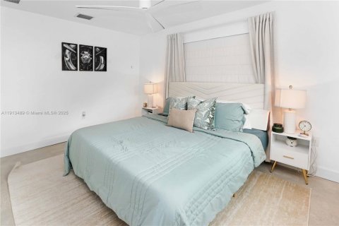 House in Hollywood, Florida 3 bedrooms, 125.6 sq.m. № 1968833 - photo 27