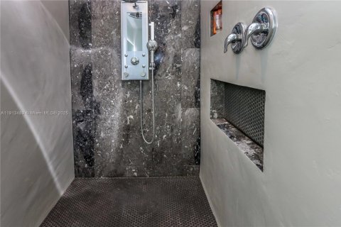 House in Hollywood, Florida 3 bedrooms, 125.6 sq.m. № 1968833 - photo 20