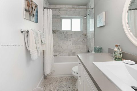 House in Hollywood, Florida 3 bedrooms, 125.6 sq.m. № 1968833 - photo 24