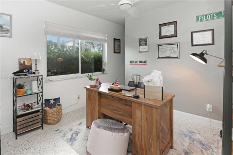 House in Hollywood, Florida 3 bedrooms, 125.6 sq.m. № 1968833 - photo 18