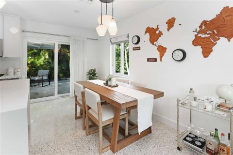 House in Hollywood, Florida 3 bedrooms, 125.6 sq.m. № 1968833 - photo 6