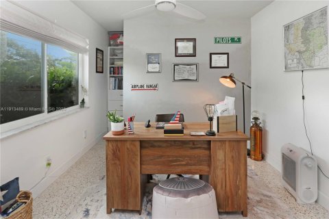 House in Hollywood, Florida 3 bedrooms, 125.6 sq.m. № 1968833 - photo 19