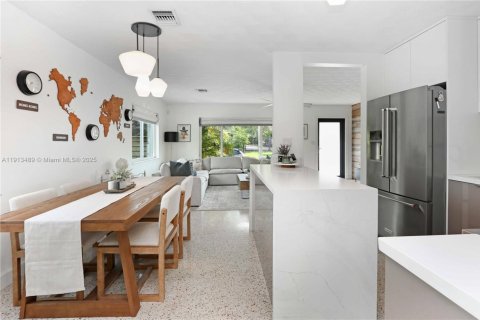 House in Hollywood, Florida 3 bedrooms, 125.6 sq.m. № 1968833 - photo 8