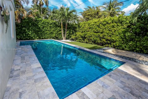 House in Hollywood, Florida 3 bedrooms, 125.6 sq.m. № 1968833 - photo 2