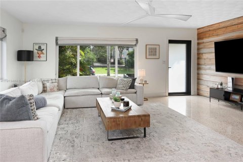 House in Hollywood, Florida 3 bedrooms, 125.6 sq.m. № 1968833 - photo 12