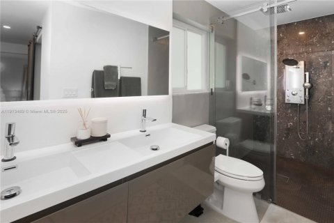 House in Hollywood, Florida 3 bedrooms, 125.6 sq.m. № 1968833 - photo 29