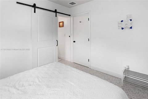 House in Hollywood, Florida 3 bedrooms, 125.6 sq.m. № 1968833 - photo 22