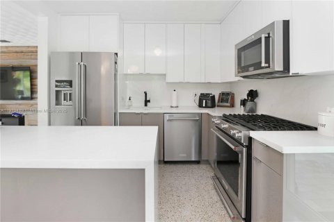 House in Hollywood, Florida 3 bedrooms, 125.6 sq.m. № 1968833 - photo 4