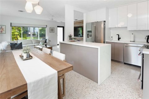 House in Hollywood, Florida 3 bedrooms, 125.6 sq.m. № 1968833 - photo 7