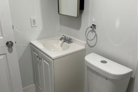 Copropriété à louer à Miami, Floride: 1 chambre, 45.52 m2 № 2424916 - photo 9
