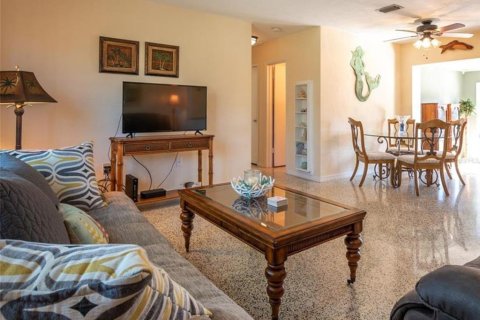 Casa en alquiler en Port Charlotte, Florida, 2 dormitorios, 94.3 m2 № 2109005 - foto 3