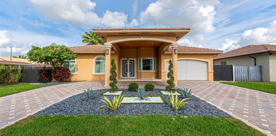 Villa ou maison à Doral, Floride 5 chambres, 203.64 m2 № 1976631