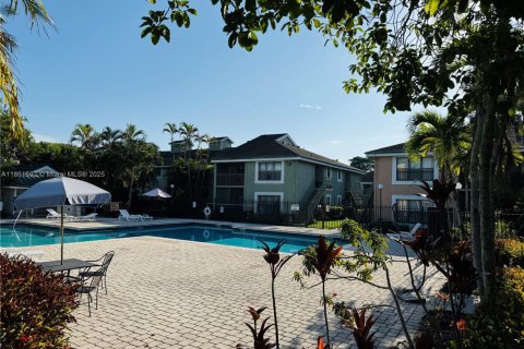 Condo in Sunrise, Florida, 2 bedrooms  № 1892257 - photo 20