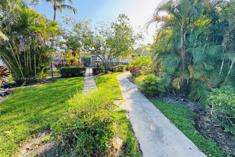 Condo in Sunrise, Florida, 2 bedrooms  № 1892257 - photo 24