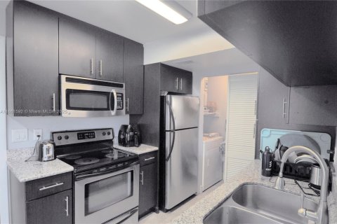 Condo in Sunrise, Florida, 2 bedrooms  № 1892257 - photo 5