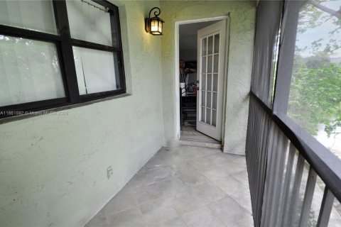 Condo in Sunrise, Florida, 2 bedrooms  № 1892257 - photo 14