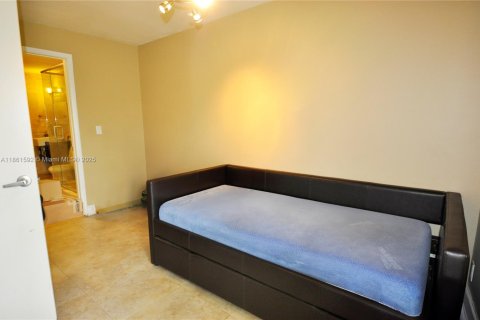 Condo in Sunrise, Florida, 2 bedrooms  № 1892257 - photo 12