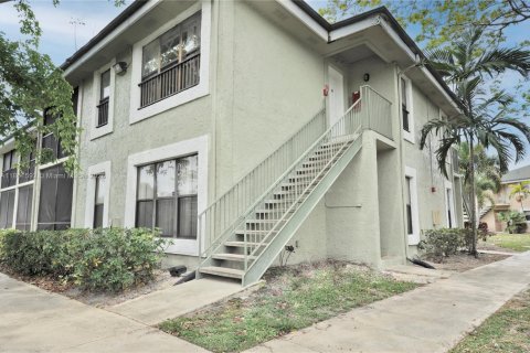 Condo in Sunrise, Florida, 2 bedrooms  № 1892257 - photo 1