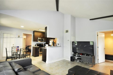 Condo in Sunrise, Florida, 2 bedrooms  № 1892257 - photo 2