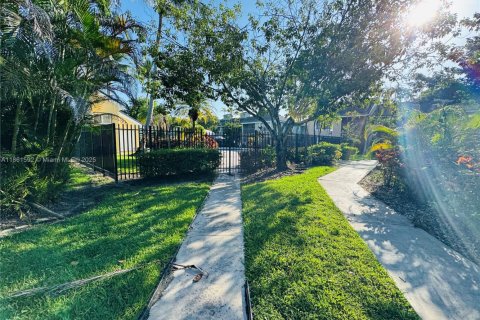 Condo in Sunrise, Florida, 2 bedrooms  № 1892257 - photo 23