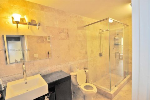 Condo in Sunrise, Florida, 2 bedrooms  № 1892257 - photo 10