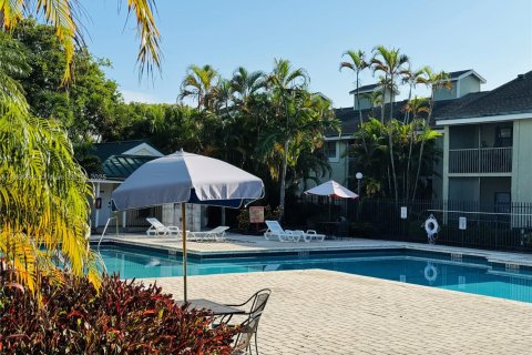 Condo in Sunrise, Florida, 2 bedrooms  № 1892257 - photo 21