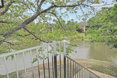 Condo in Sunrise, Florida, 2 bedrooms  № 1892257 - photo 15