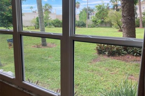 Condo in Saint Petersburg, Florida, 1 bedroom  № 1917897 - photo 13