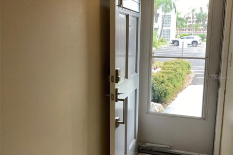 Condo in Saint Petersburg, Florida, 1 bedroom  № 1917897 - photo 3