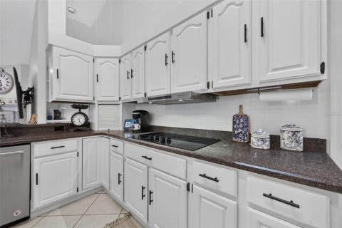 House in Lake Mary, Florida 4 bedrooms, 258.27 sq.m. № 2399164 - photo 13