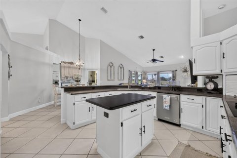 House in Lake Mary, Florida 4 bedrooms, 258.27 sq.m. № 2399164 - photo 12