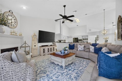 House in Lake Mary, Florida 4 bedrooms, 258.27 sq.m. № 2399164 - photo 17