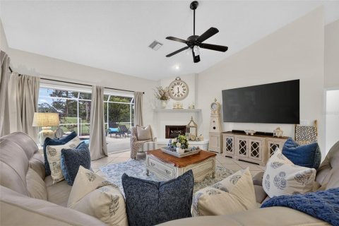 House in Lake Mary, Florida 4 bedrooms, 258.27 sq.m. № 2399164 - photo 15