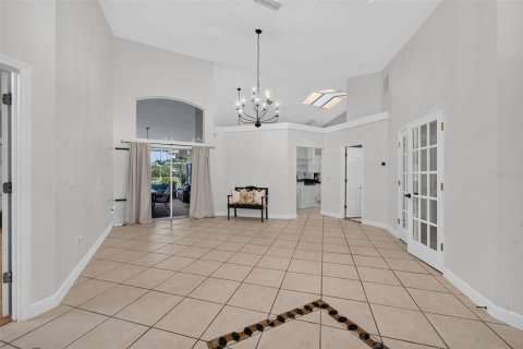 House in Lake Mary, Florida 4 bedrooms, 258.27 sq.m. № 2399164 - photo 5