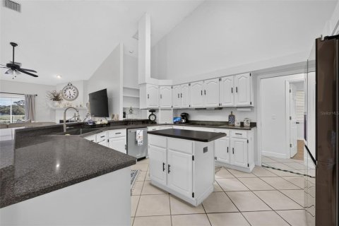 House in Lake Mary, Florida 4 bedrooms, 258.27 sq.m. № 2399164 - photo 11
