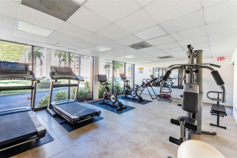 Condo in Miami, Florida, 2 bedrooms  № 1966954 - photo 16