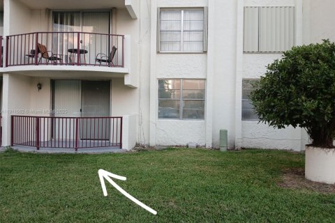 Condo in Miami, Florida, 2 bedrooms  № 1966954 - photo 2