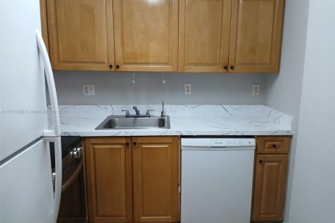 Condo in Miami, Florida, 2 bedrooms  № 1966954 - photo 4